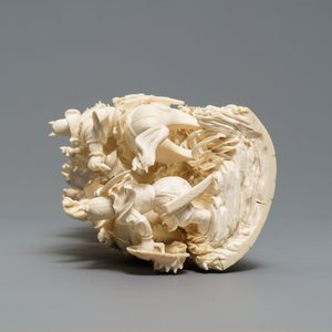 Un groupe en ivoire figurant des cavaliers, Chine, 2ème moitié du 20ème — photo 5
