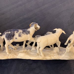 Un groupe en ivoire polychrome figurant un berger, Chine, vers 1940 — photo 14