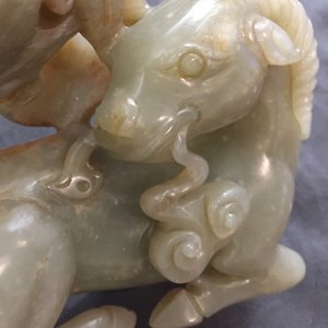 Un groupe en jade céladon figurant deux béliers, Chine, 18/19ème — photo 7