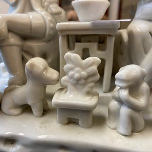Un groupe en porcelaine blanc de Chine de Dehua figurant une famille hollandaise, Kangxi — photo 15