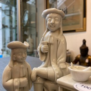 Un groupe en porcelaine blanc de Chine de Dehua figurant une famille hollandaise, Kangxi — photo 16