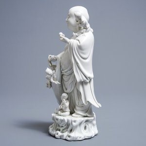 Un groupe en porcelaine blanc de Chine figurant Bouddha et des garçons jouants, République, 20ème — photo 5