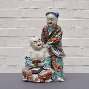 Un groupe en porcelaine de Chine famille rose figurant deux enfants, République, 20ème — photo 21