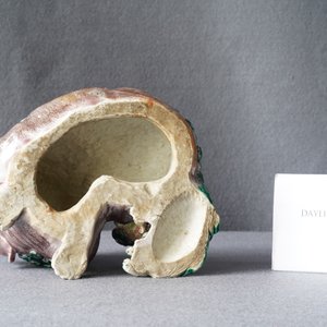 Un groupe en porcelaine de Chine figurant un lion bouddhiste et son lionceau sur socle en bois, 19ème — photo 11