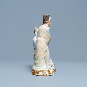 Un groupe en porcelaine de Chine polychrome figurant deux hommes, marque en creux, République — photo 3