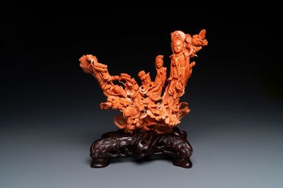 Un groupe figurant Guanyin et une servante en corail rouge sculpté, Chine, 19/20ème