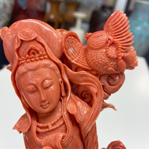 Un groupe figurant Guanyin et une servante en corail rouge sculpté, Chine, 19/20ème — photo 16