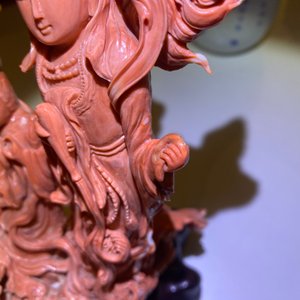 Un groupe figurant Guanyin et une servante en corail rouge sculpté, Chine, 19/20ème — photo 10