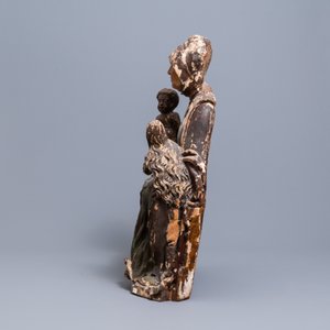 Un groupe figurant Sainte Anne Trinitaire en tilleul sculpté et polychromé, Allemagne, daté 1519 — photo 5