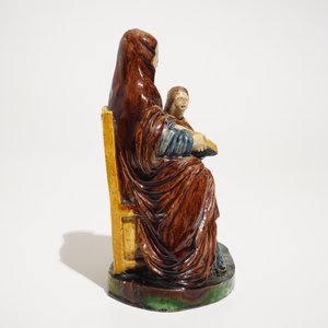 Un groupe figurant une mêre et enfant en terre vernissée, Suite de Palissy, France, 16/17ème — photo 4