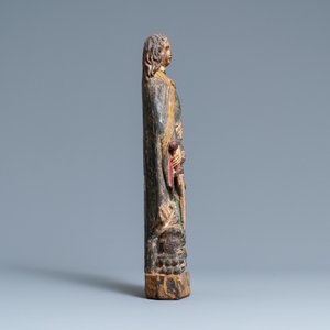 Un groupe représentant Saint Michel terrassant le dragon en bois sculpté et polychromé, 15ème — photo 3