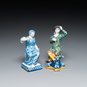 Un homme assis en faïence polychrome de Delft et une femme assise en bleu et blanc, 18ème — photo 1