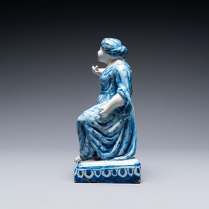 Un homme assis en faïence polychrome de Delft et une femme assise en bleu et blanc, 18ème — photo 13