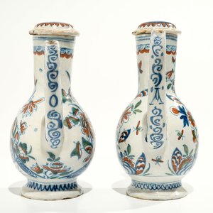 Un huilier et vinaigrier en faïence de Delft en palette cachemire, 17/18ème — photo 9