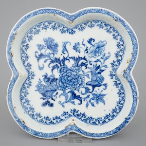 Un huilier et vinaigrier en porcelaine de Chine bleu et blanc d'export, Qianlong, 18ème — photo 3