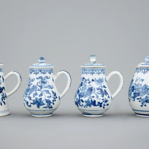Un huilier et vinaigrier en porcelaine de Chine bleu et blanc d'export, Qianlong, 18ème — photo 5