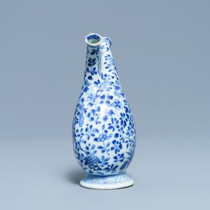 Un huilier et vinaigrier en porcelaine de Chine en bleu et blanc, Kangxi — photo 3