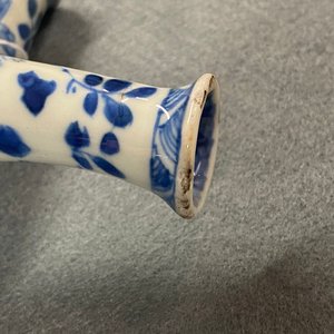 Un huilier et vinaigrier en porcelaine de Chine en bleu et blanc, Kangxi — photo 10