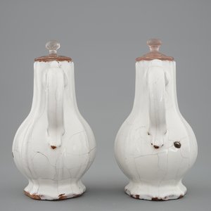 Un huilier-vinaigrier en faïence blanche de Delft, 18ème — photo 12