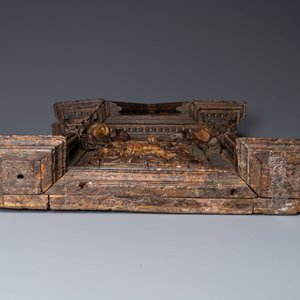 Un important retable figurant la 'Descente de croix' en bois sculpté et terre cuite polychromé, Italie, 1ère moitié du 16ème — photo 7