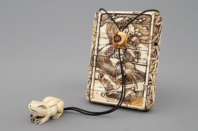 Un inro avec netsuke en ivoire sculpté, Japon, Meiji, 19ème