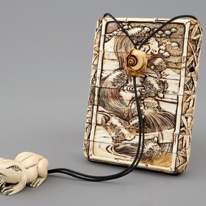 Un inro avec netsuke en ivoire sculpté, Japon, Meiji, 19ème — photo 1