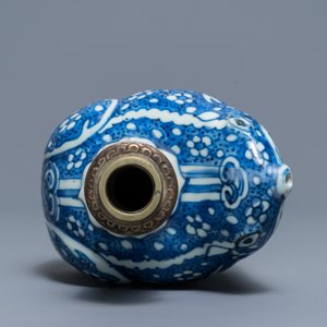 Un kendi en forme de grenouille en porcelaine de Chine bleu et blanc à monture islamique, Wanli — photo 8