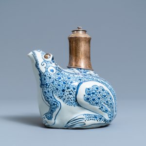 Un kendi en forme de grenouille en porcelaine de Chine en bleu et blanc à monture en argent, Wanli — photo 2