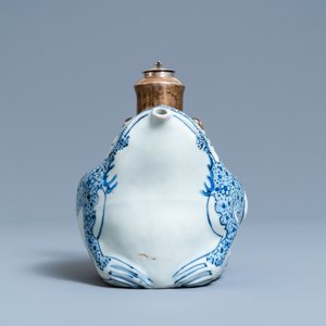 Un kendi en forme de grenouille en porcelaine de Chine en bleu et blanc à monture en argent, Wanli — photo 3
