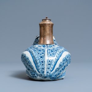 Un kendi en forme de grenouille en porcelaine de Chine en bleu et blanc à monture en argent, Wanli — photo 4