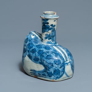 Un kendi en forme de grenouille en porcelaine de Chine en bleu et blanc de type kraak, Wanli — photo 1