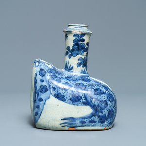 Un kendi en forme de grenouille en porcelaine de Chine en bleu et blanc de type kraak, Wanli — photo 2