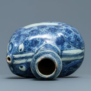 Un kendi en forme de grenouille en porcelaine de Chine en bleu et blanc de type kraak, Wanli — photo 6