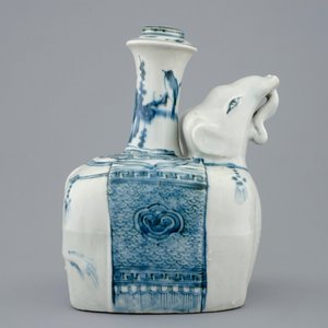Un kendi en forme d'éléphant en porcelaine de Chine bleu et blanc, Dynastie Ming, Wanli, 1573-1619 — photo 2