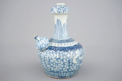 Un kendi en porcelaine de Chine bleu et blanc pour le marché indonésien, 19ème