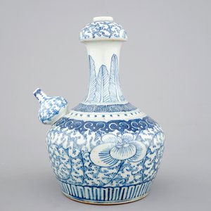 Un kendi en porcelaine de Chine bleu et blanc pour le marché indonésien, 19ème — photo 4