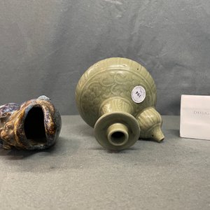Un kendi en porcelaine de Chine céladon monochrome et un brûle-parfum à émail flambé de Shiwan, 18/19ème — photo 16