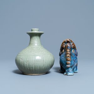 Un kendi en porcelaine de Chine céladon monochrome et un brûle-parfum à émail flambé de Shiwan, 18/19ème — photo 5