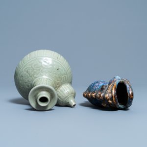 Un kendi en porcelaine de Chine céladon monochrome et un brûle-parfum à émail flambé de Shiwan, 18/19ème — photo 6