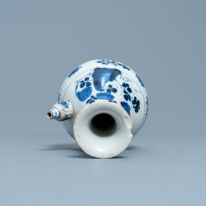 Un kendi en porcelaine de Chine en bleu et blanc à décor de grues, Kangxi — photo 6