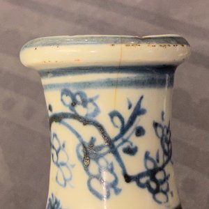 Un kendi en porcelaine de Chine en bleu et blanc à monture en argent, Ming — photo 10