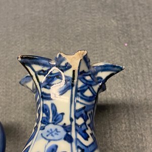 Un kendi en porcelaine de Chine en bleu et blanc en forme de grenade, Wanli — photo 13
