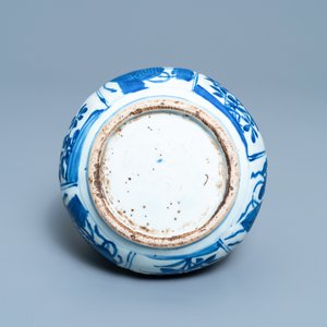 Un kendi en porcelaine de Chine en bleu et blanc, Wanli — photo 7