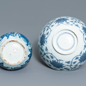 Un kendi et un bol en porcelaine de Chine en bleu et blanc, Ming — photo 8
