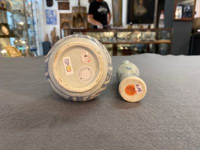 Un kendi et un vase en porcelaine de Chine en bleu et blanc de l'épave 'Hatcher', époque Transition — photo 3