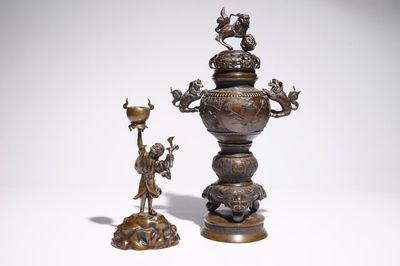 Un koro sur piedouche en bronze et un brûle-parfum figuratif, Japon, Meiji/Taisho, 19/20ème