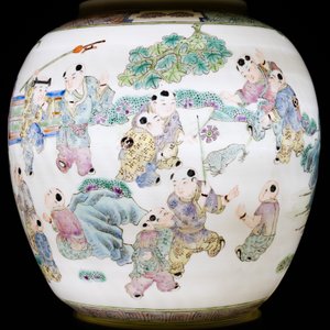Un lanterne en porcelaine de Chine famille rose à décor de garçons jouants, République — photo 10