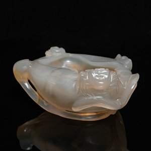 Un lave-pinceaux en agate en forme de pêche, Qing — photo 1