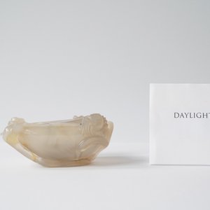 Un lave-pinceaux en agate en forme de pêche, Qing — photo 9