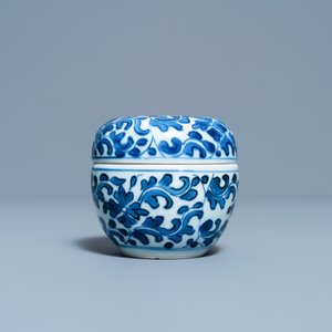 Un lave-pinceaux en deux pièces en porcelaine de Chine en bleu et blanc, Kangxi — photo 3